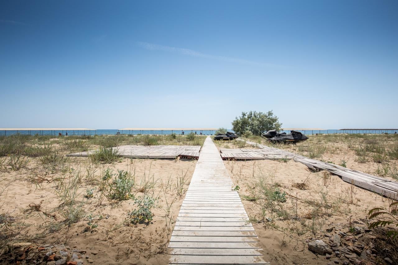 Апартаменты Gold Bugaz Apartment near the sea Каролино-Бугаз